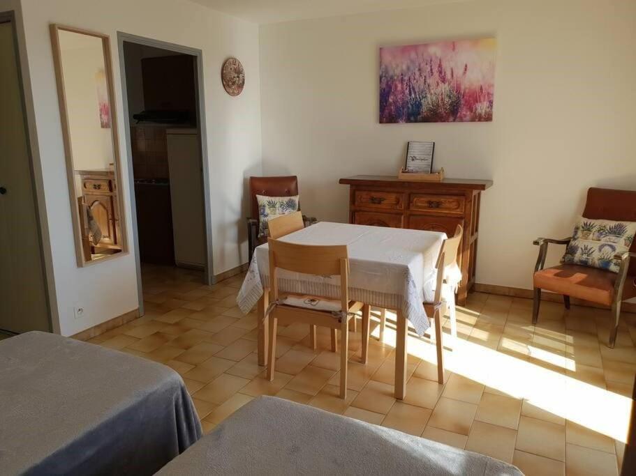 Residence Lou Cigaloun - Ana Location Gréoux-les-Bains Exteriör bild