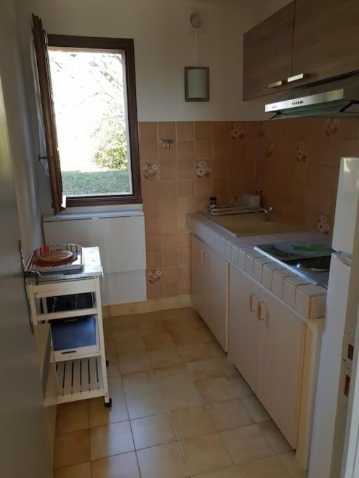 Residence Lou Cigaloun - Ana Location Gréoux-les-Bains Exteriör bild