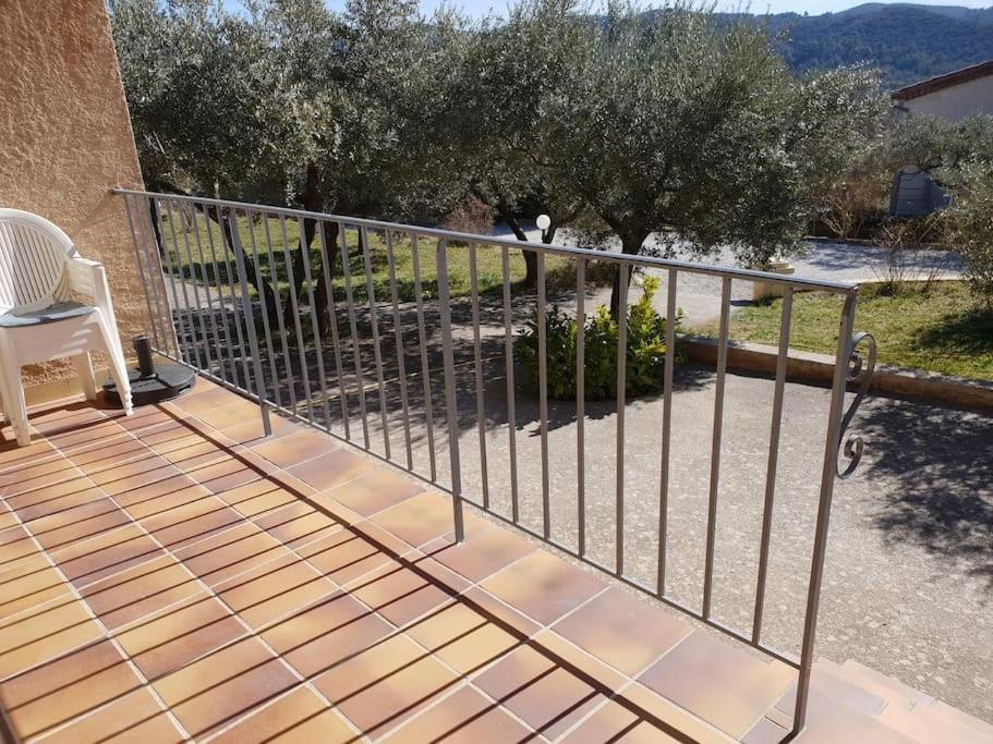 Residence Lou Cigaloun - Ana Location Gréoux-les-Bains Exteriör bild