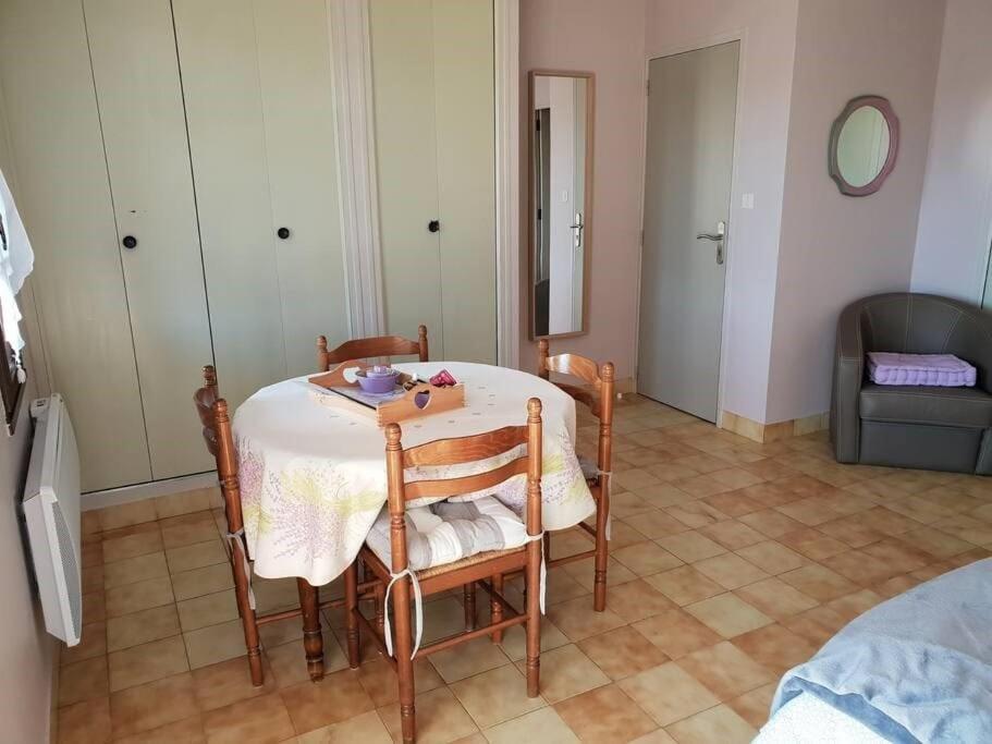 Residence Lou Cigaloun - Ana Location Gréoux-les-Bains Exteriör bild