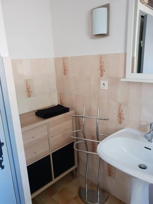 Residence Lou Cigaloun - Ana Location Gréoux-les-Bains Exteriör bild